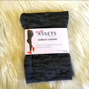 Spanx Graphic Camo Gray Seamless Leggings Sz L NIP